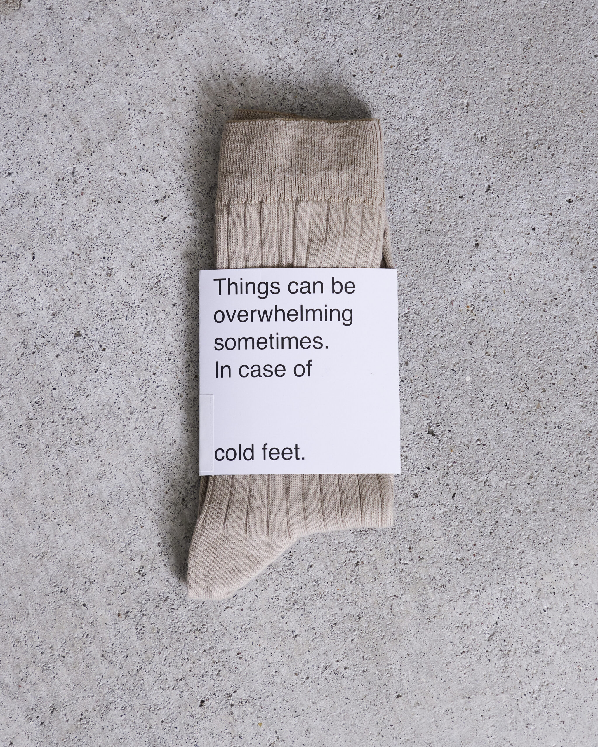 Socken in der Farbe almond aus Bio-Baumwolle, hergestellt in Portugal vom Fair-Fashion Label Jan 'n June.