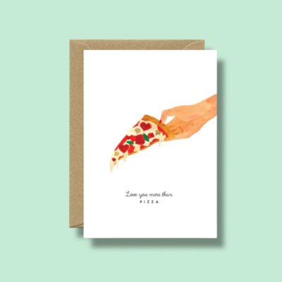 Karte für diverse Anlässe, vor allem für Pizzaliebhaber und -Liebhaberinnen, gestaltet von All The Ways To Say. Hergestellt in Frankreich. Aquarellzeichnung auf Papier. Blanko Inhalt und mit Couvert geliefert.