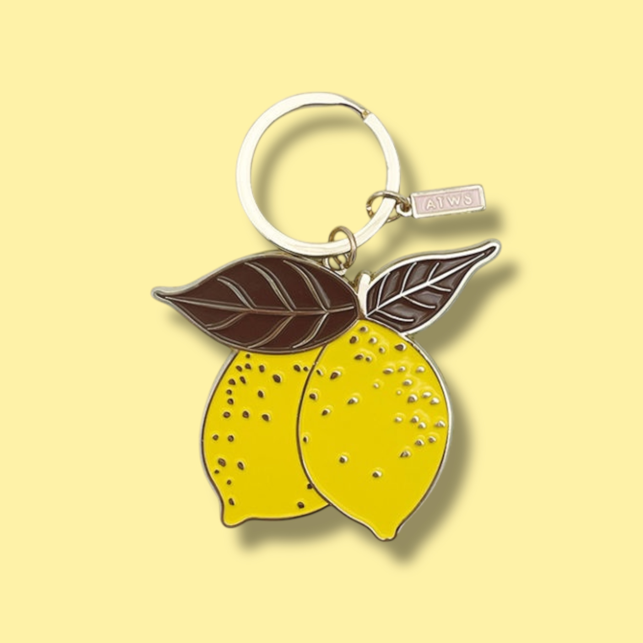 Keychain - Schlüsselanhänger aus Metall in Form von Zitronen. Kann auch als Bag Charm verwendet werden. Hergestellt von all the ways to Say.