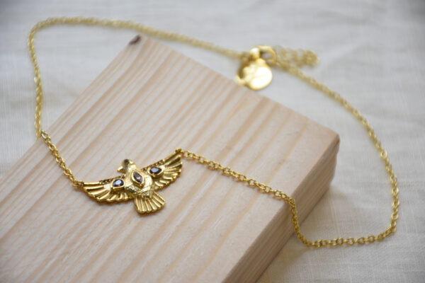 Halskette vom Luzerner Label Pink Sand in Gold. Messing 8 Karat. Der Adler kann nicht abgenommen werden.