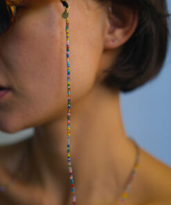 Bunte Brillenkette aus japanischen Glasperlen – handgefertigt in Nepal, Modell Rainbow von OBO Zürich.