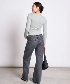 Detailansicht AVERSA Longsleeve Muted Seaspray, Minirib-Struktur und Rollsaum