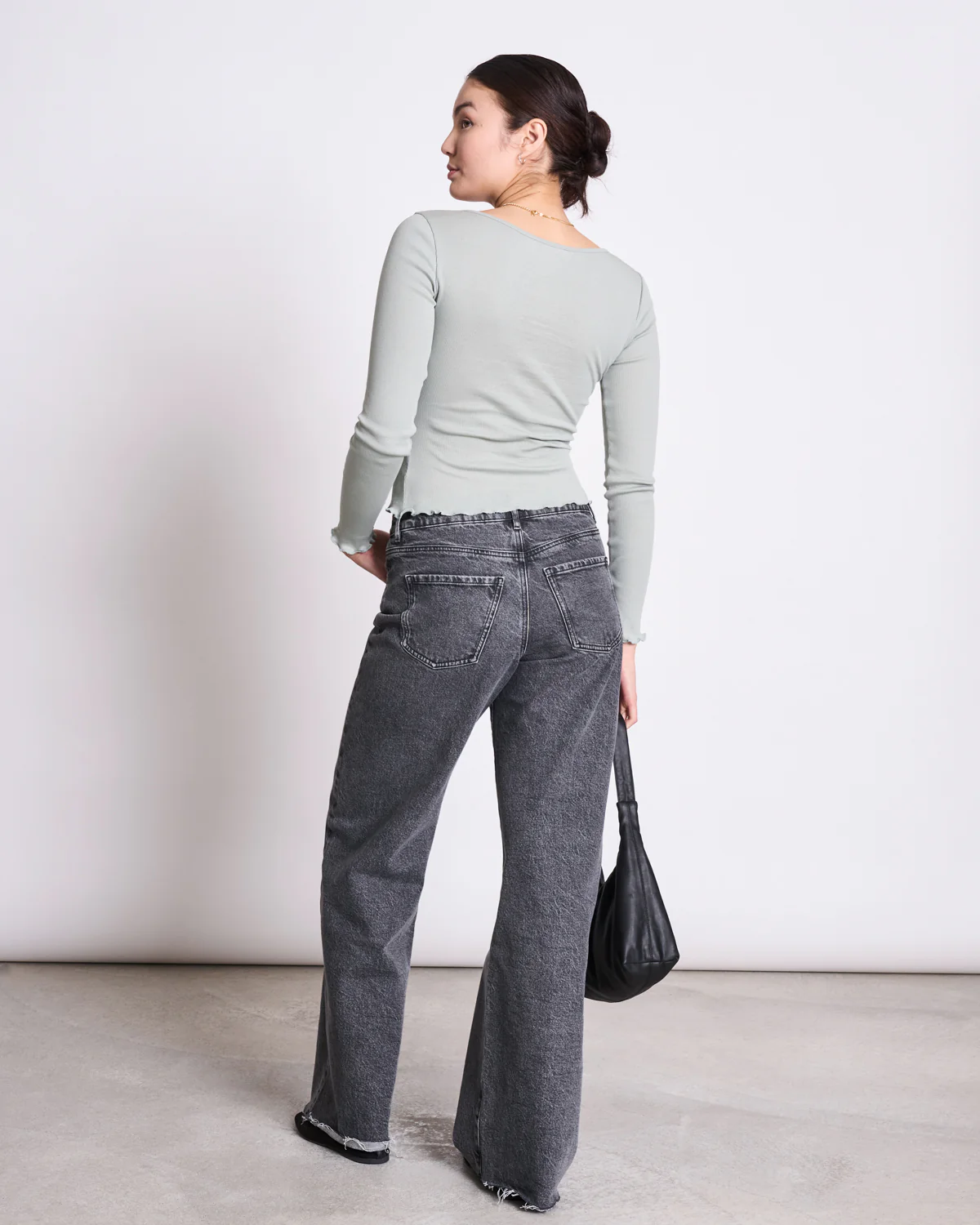 Detailansicht AVERSA Longsleeve Muted Seaspray, Minirib-Struktur und Rollsaum