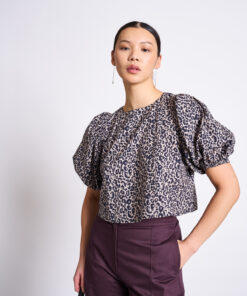 JAN ’N JUNE Bluse OLMOS – Cropped Bluse aus 100 % Bio-Baumwolle mit Leo-Print, Fair Fashion aus Hamburg