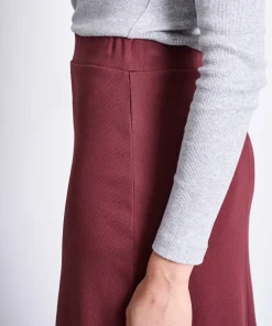 Seitenansicht BURNITA Rock Intense Rust, Detail Hüfthöhe, Bio-Baumwolle