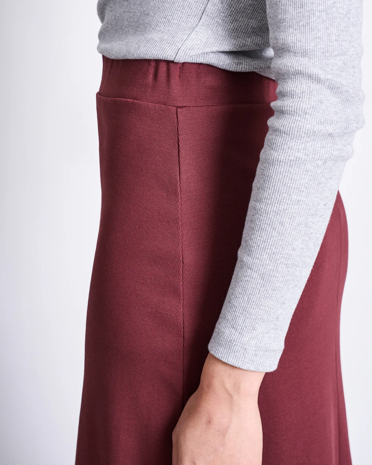 Seitenansicht BURNITA Rock Intense Rust, Detail Hüfthöhe, Bio-Baumwolle