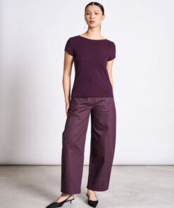 JAN ’N JUNE Barrel Hose YAURI in Cherry Lacquer – nachhaltige Barrel Pants aus Bio-Baumwolle, Fair Fashion aus Hamburg.