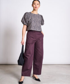 JAN ’N JUNE Hose YAURI in Cherry Lacquer – nachhaltige Barrel Pants aus Bio-Baumwolle, Fair Fashion aus Hamburg.