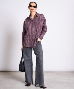 Jan’n’June MAMRO Bluse in Cherry Lacquer Striped, Oversized Fit aus Bio-Baumwolle, Vorderansicht