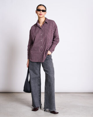 Jan’n’June MAMRO Bluse in Cherry Lacquer Striped, Oversized Fit aus Bio-Baumwolle, Vorderansicht