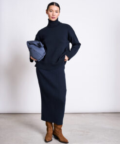 Jan’n’June MUA Pullover Nightfall, Oversize Rollkragen aus Bio-Baumwolle, Vorderansicht