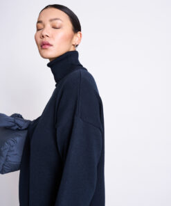 Jan’n’June MUA Pullover Nightfall, Seitenansicht, Oversized Fit mit Rollkragen