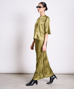 Jan’n’June SERIN Satinrock in Woody Olive, Midi-Länge aus nachhaltiger Ecovero™-Viskose, Vorderansicht