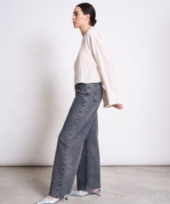 Seitenansicht YAME Bluse Offwhite, Crinkle-Struktur aus Tencel™ & Sorona®