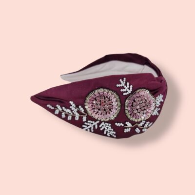 Handbestickter Haarreifen von NamJosh aus Textil mit detailreicher Stickerei – modisches Accessoire mit bequemer Passform, erhältlich bei Spektrum 23 in Einsiedeln, Schweiz.