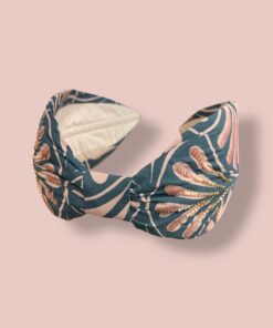 NamJosh Haarreifen in Rosa mit graublauer Stickerei – stilvoll & handgefertigt bei Spektrum23 erhätlich.